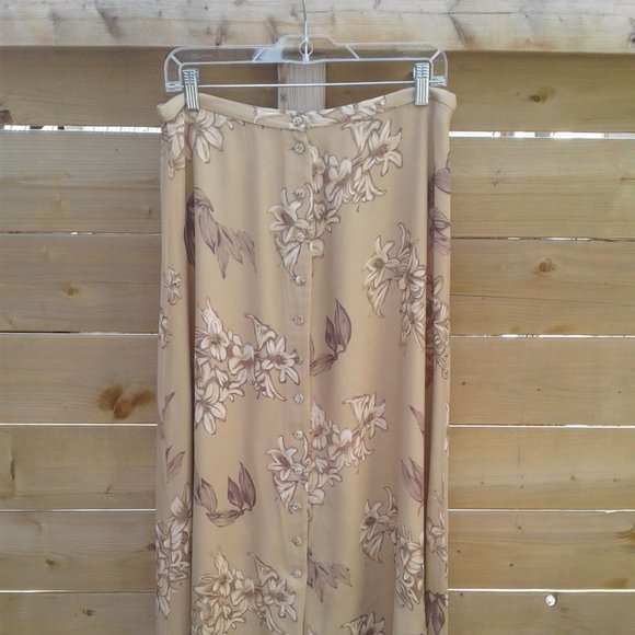 Maxi floral button down 100% silk skirt - Picture 10 of 11